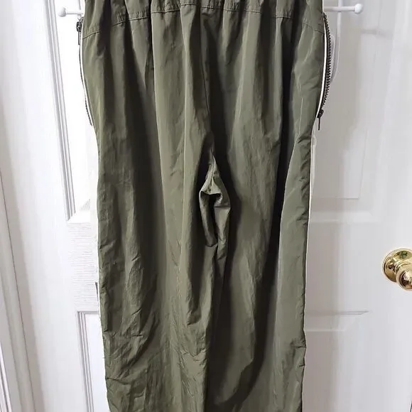 Forever 21 Women's Olive Green & White Colorblock Nylon Jogger Pants, Size XS. - Picture 4 of 5